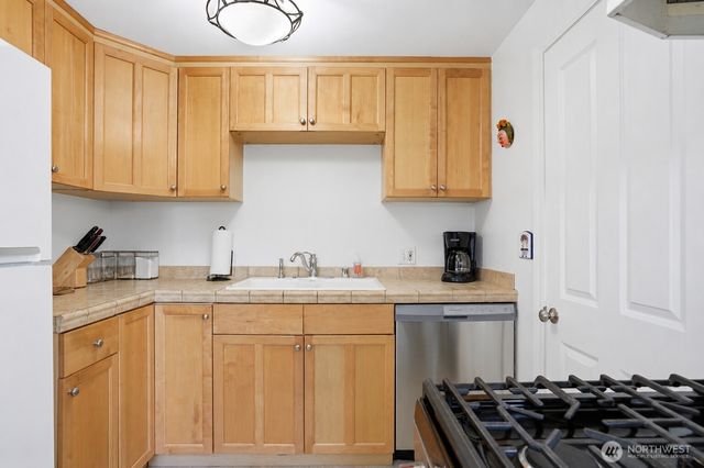 3637 22nd Avenue W, Seattle, WA 98199