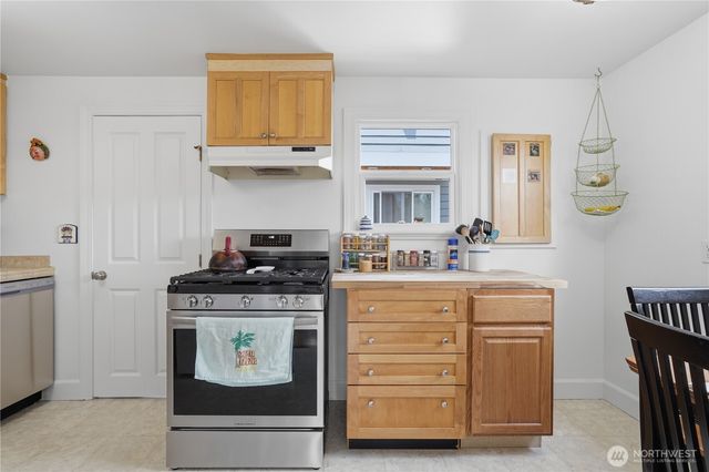 3637 22nd Avenue W, Seattle, WA 98199