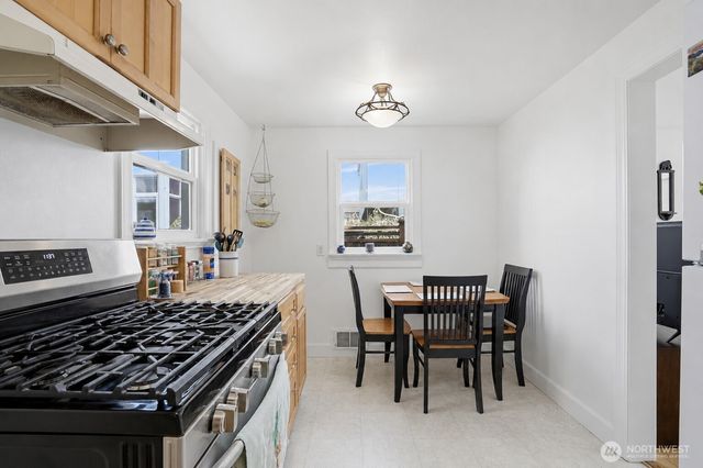3637 22nd Avenue W, Seattle, WA 98199