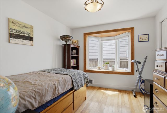 3637 22nd Avenue W, Seattle, WA 98199