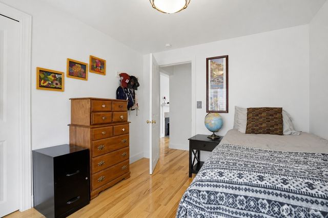 3637 22nd Avenue W, Seattle, WA 98199