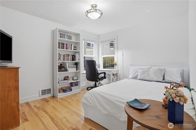 3637 22nd Avenue W, Seattle, WA 98199