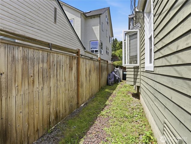 3637 22nd Avenue W, Seattle, WA 98199
