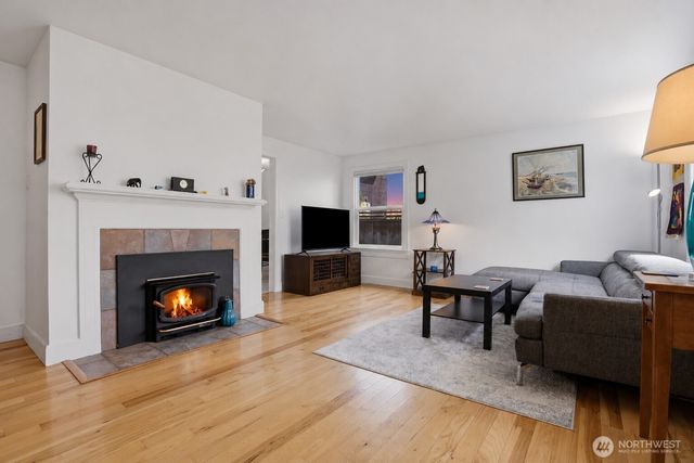 3637 22nd Avenue W, Seattle, WA 98199