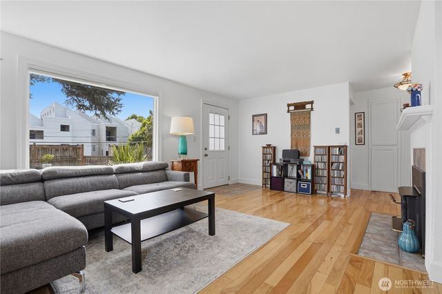3637 22nd Avenue W, Seattle, WA 98199