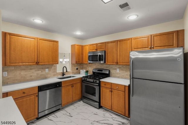 127 Chariot Ct, Piscataway Twp., NJ 08854
