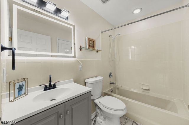 127 Chariot Ct, Piscataway Twp., NJ 08854