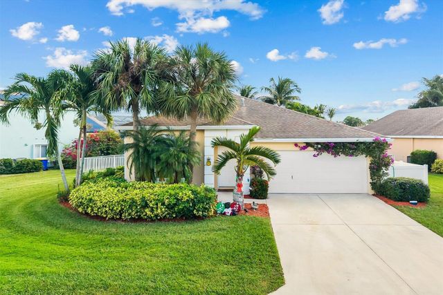 4668 SE Winter Haven Court, Stuart, FL 34997