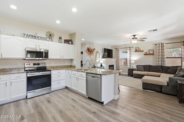 8242 W MELINDA Lane, Peoria, AZ 85382