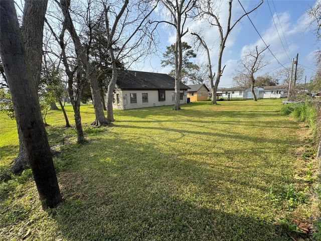 201 2nd Street, Brazoria, TX 77422