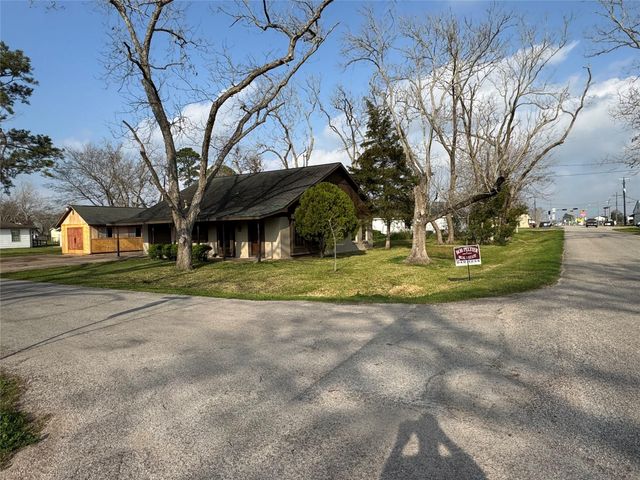 201 2nd Street, Brazoria, TX 77422