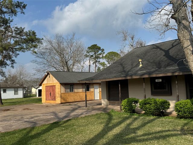 201 2nd Street, Brazoria, TX 77422