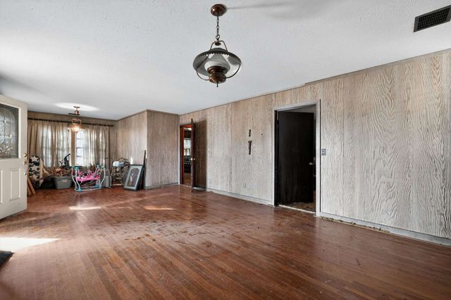 308 S San Jacinto Street, Whitney, TX 76692