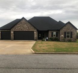 18061 Astor Drive, Fayetteville, AR 72704