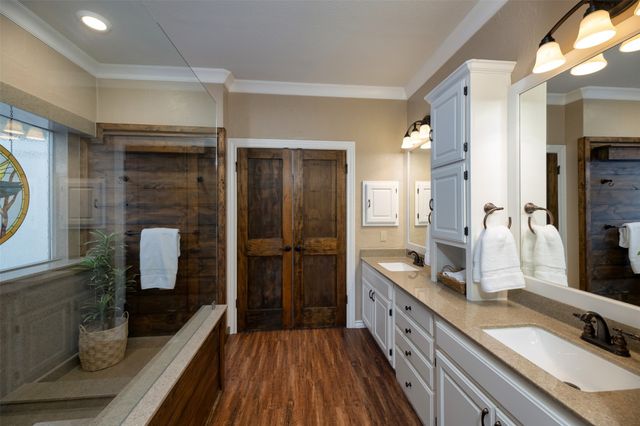 2610 Pinevalley Drive, Arlington, TX 76001