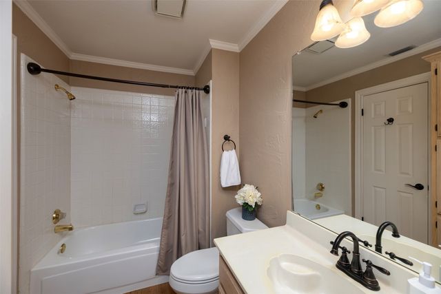 2610 Pinevalley Drive, Arlington, TX 76001