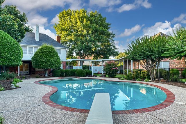2610 Pinevalley Drive, Arlington, TX 76001