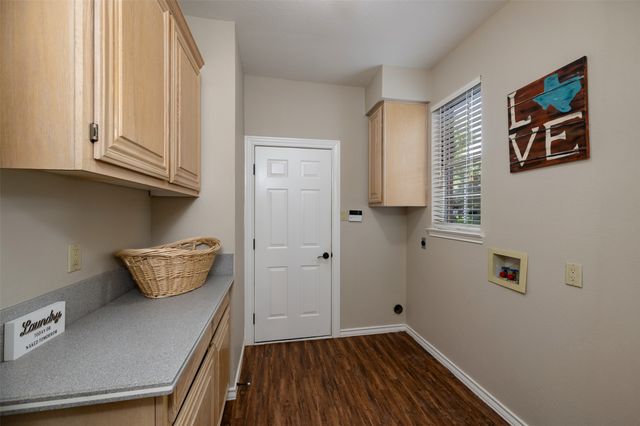 2610 Pinevalley Drive, Arlington, TX 76001