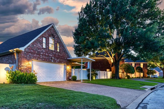 2610 Pinevalley Drive, Arlington, TX 76001