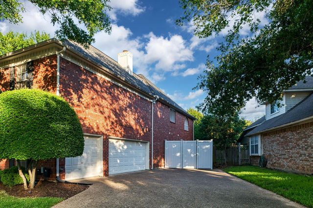 2610 Pinevalley Drive, Arlington, TX 76001