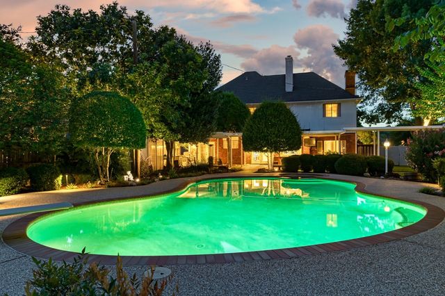 2610 Pinevalley Drive, Arlington, TX 76001