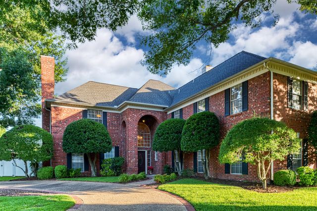 2610 Pinevalley Drive, Arlington, TX 76001