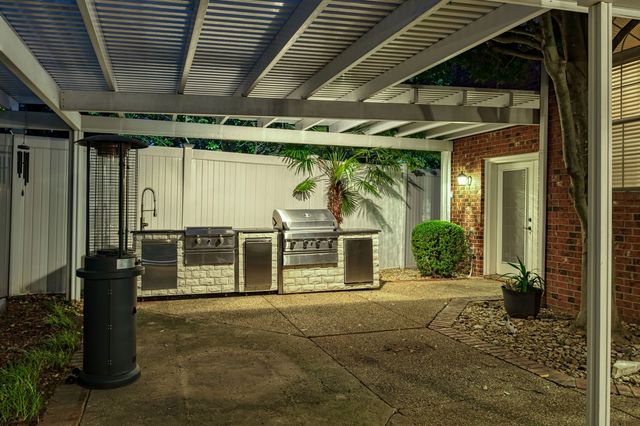 2610 Pinevalley Drive, Arlington, TX 76001