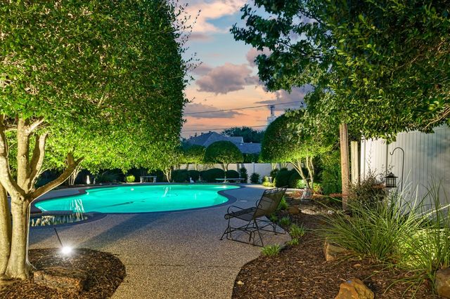 2610 Pinevalley Drive, Arlington, TX 76001