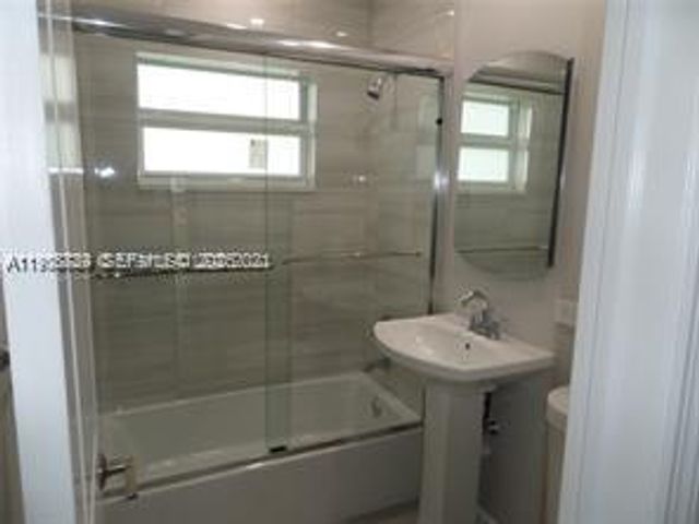 6540 W 11th Ave 0, Hialeah, FL 33012