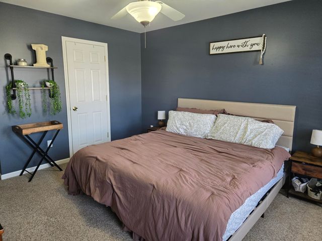948 Veterans Lane, Crown Point, IN 46307