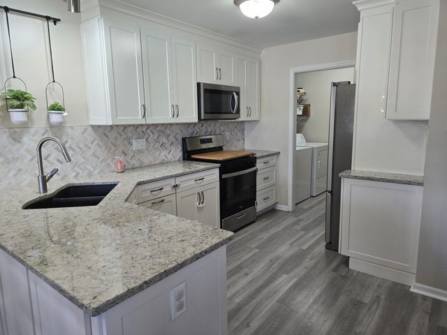 948 Veterans Lane, Crown Point, IN 46307