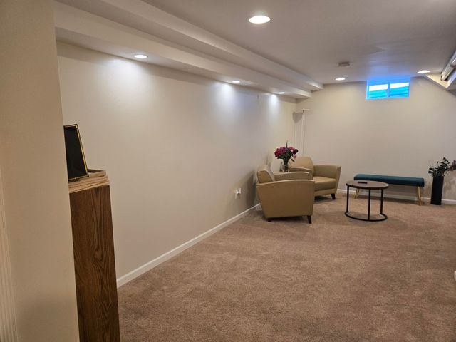 948 Veterans Lane, Crown Point, IN 46307