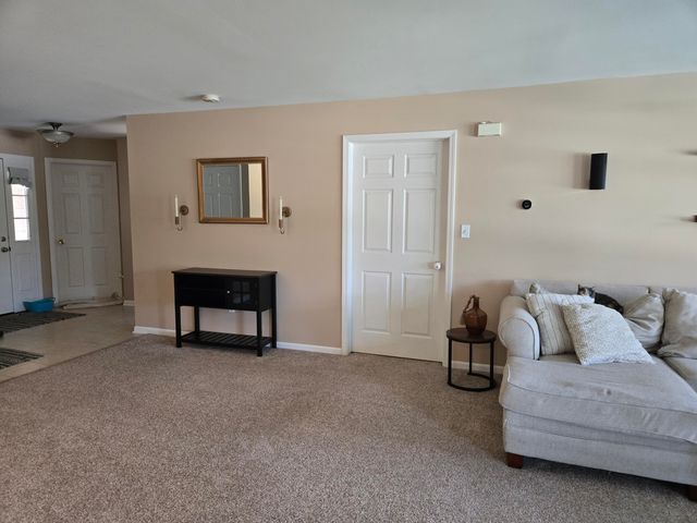 948 Veterans Lane, Crown Point, IN 46307
