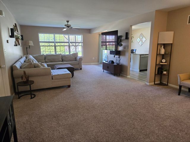 948 Veterans Lane, Crown Point, IN 46307