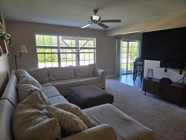 948 Veterans Lane, Crown Point, IN 46307