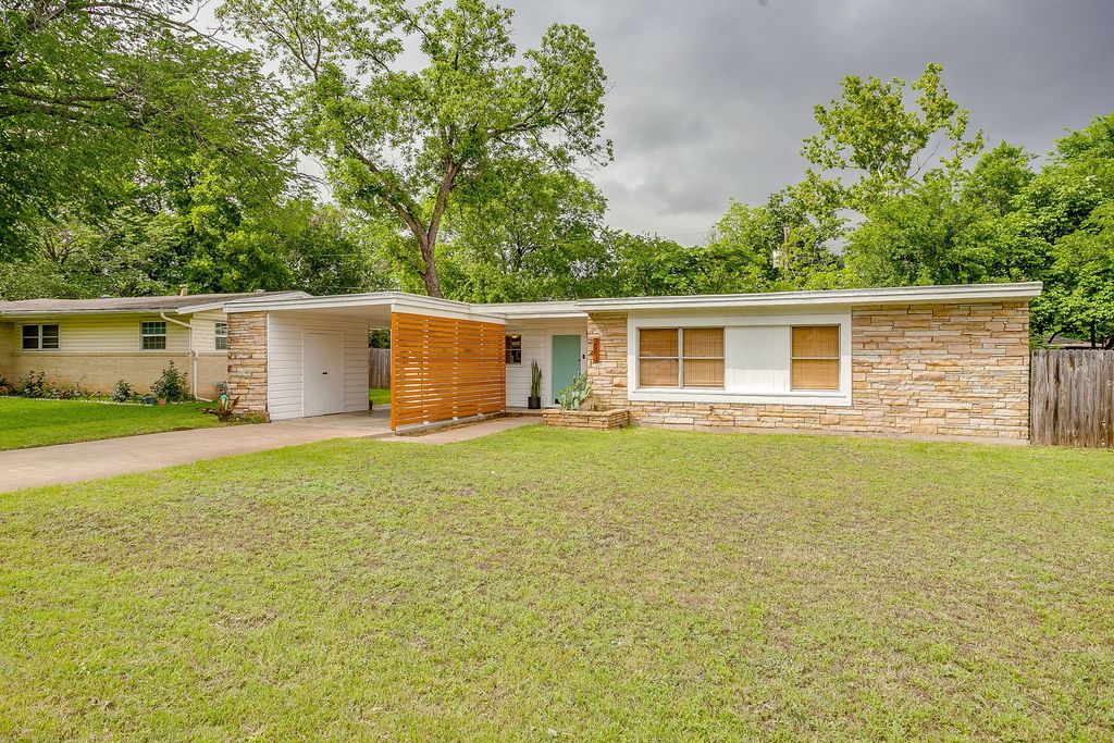 2904 Martin Lydon Avenue, Fort Worth, TX 76133
