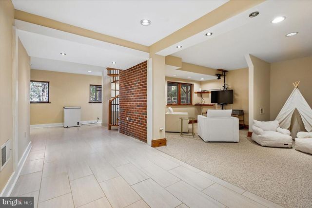 6317 POE RD, Bethesda, MD 20817