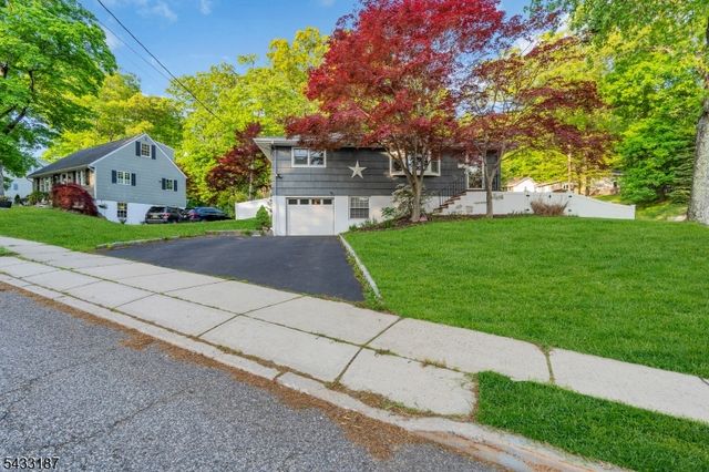 46 Rafkind Rd, Bloomingdale Boro, NJ 07403