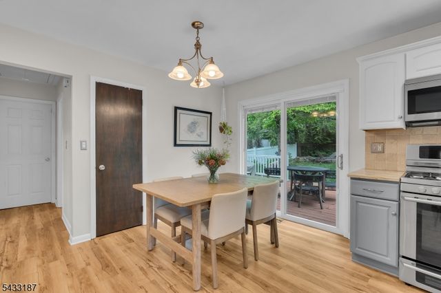 46 Rafkind Rd, Bloomingdale Boro, NJ 07403