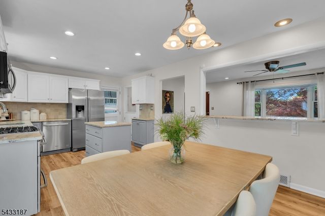 46 Rafkind Rd, Bloomingdale Boro, NJ 07403