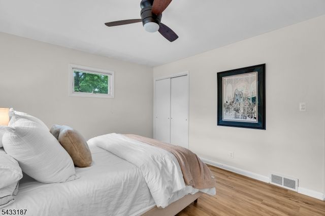 46 Rafkind Rd, Bloomingdale Boro, NJ 07403