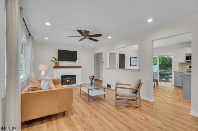 46 Rafkind Rd, Bloomingdale Boro, NJ 07403