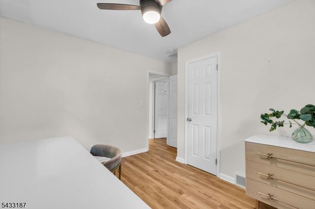 46 Rafkind Rd, Bloomingdale Boro, NJ 07403