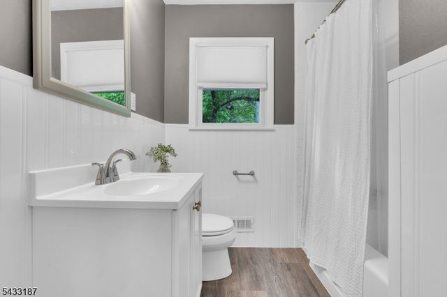 46 Rafkind Rd, Bloomingdale Boro, NJ 07403