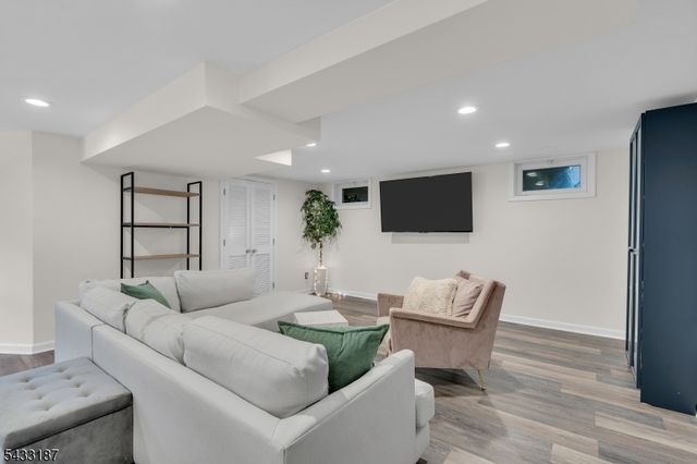 46 Rafkind Rd, Bloomingdale Boro, NJ 07403