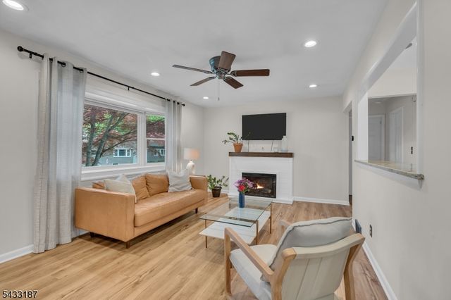 46 Rafkind Rd, Bloomingdale Boro, NJ 07403