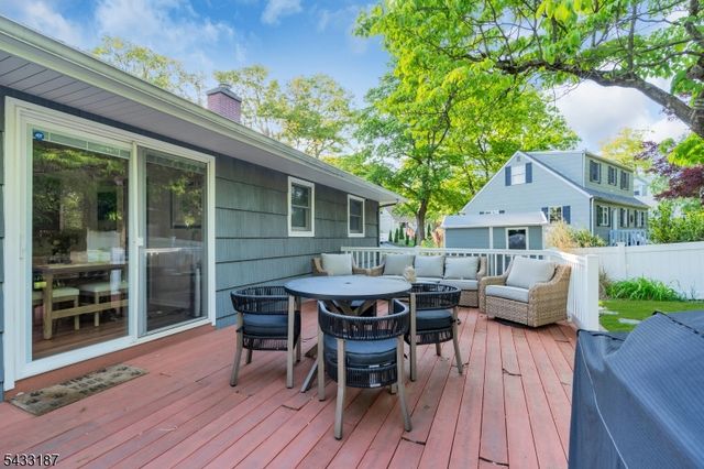 46 Rafkind Rd, Bloomingdale Boro, NJ 07403