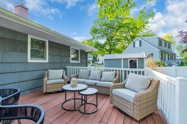 46 Rafkind Rd, Bloomingdale Boro, NJ 07403