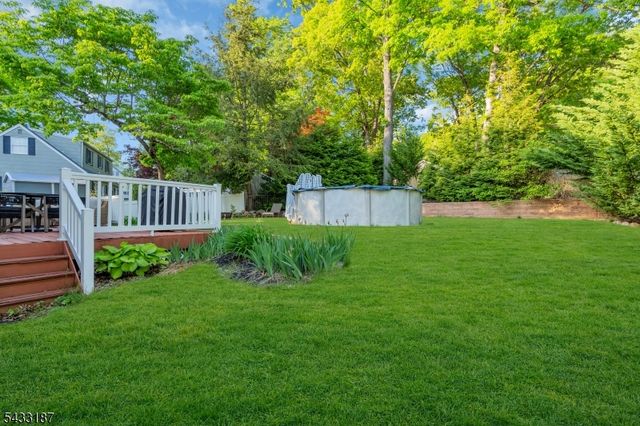 46 Rafkind Rd, Bloomingdale Boro, NJ 07403