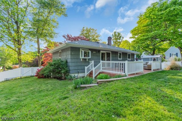 46 Rafkind Rd, Bloomingdale Boro, NJ 07403